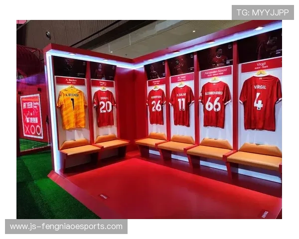 足球球星与女性元素融合的微信背景图片设计灵感与创意分析